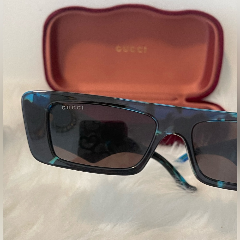 Gucci unisex logo-print rectangle-frame sunglasse 
Blue and black